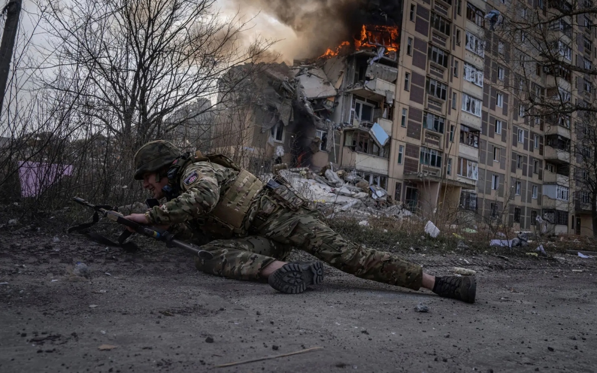 Nghẹt thở cảnh lính Ukraine chống chọi quân Nga vây xung quanh boong-ke